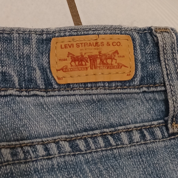 4/$40 Long Cut-off Jean Shorts - Size 9 (Large) - Picture 8 of 8